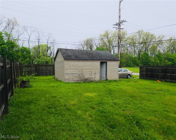 2402 E 35th Street, Lorain, OH 44055