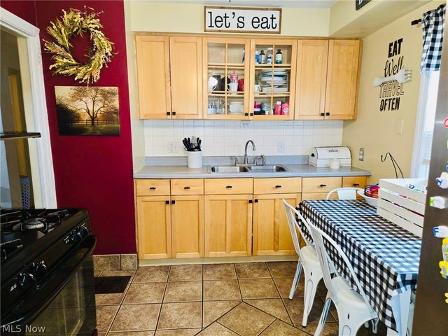 2402 E 35th Street, Lorain, OH 44055