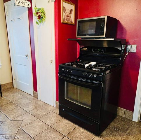 2402 E 35th Street, Lorain, OH 44055