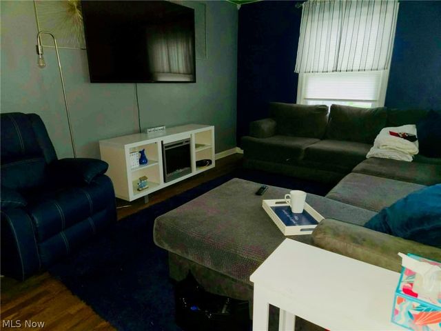 2402 E 35th Street, Lorain, OH 44055