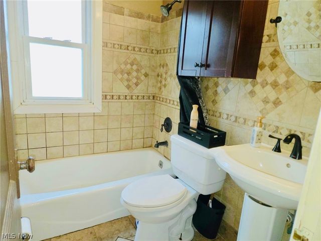 2402 E 35th Street, Lorain, OH 44055