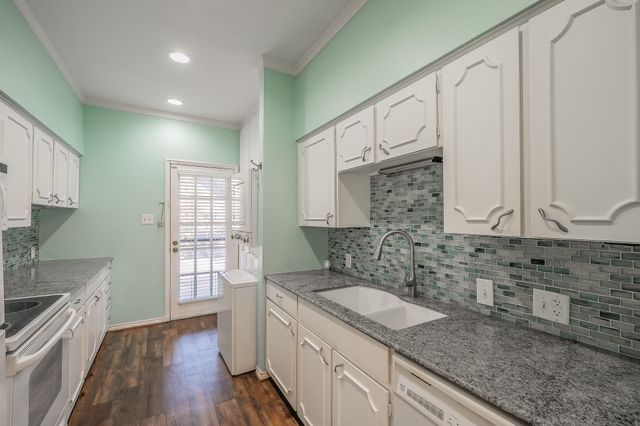 4312 Bellaire Drive S 127, Fort Worth, TX 76109