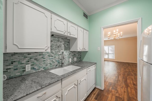 4312 Bellaire Drive S 127, Fort Worth, TX 76109