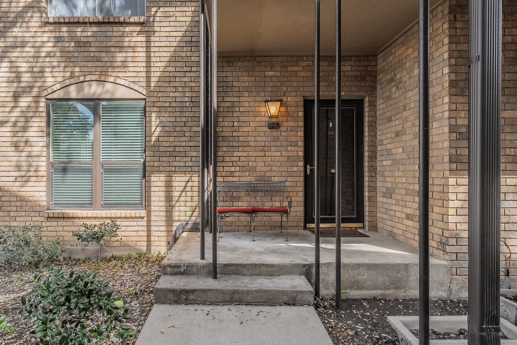 4312 Bellaire Drive S 127, Fort Worth, TX 76109