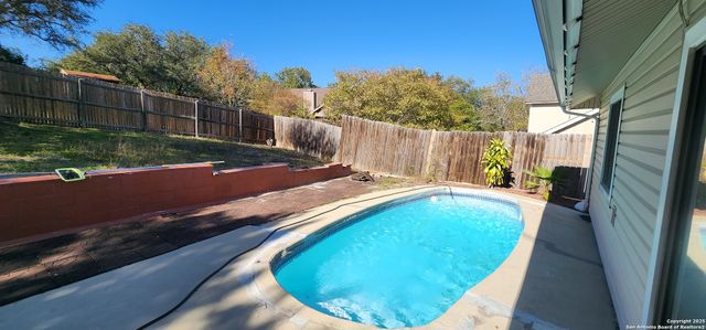 6907 Raintree, San Antonio, TX 78233