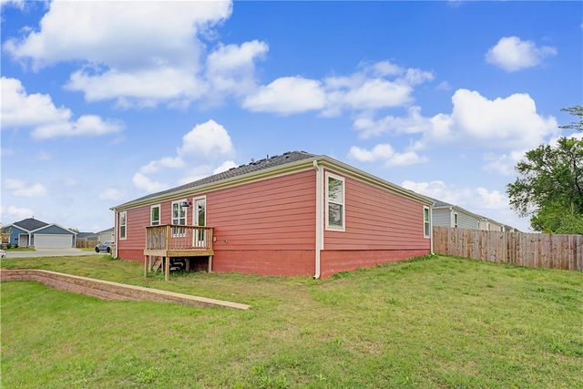 5979 W Holdcroft Drive, Fayetteville, AR 72704
