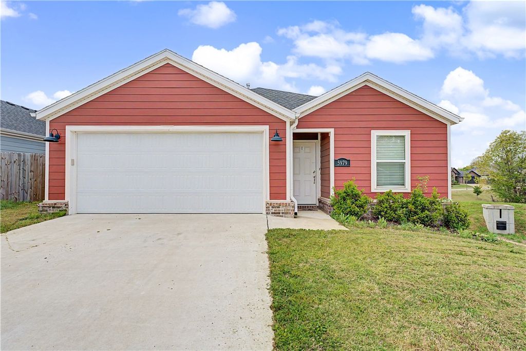 5979 W Holdcroft Drive, Fayetteville, AR 72704
