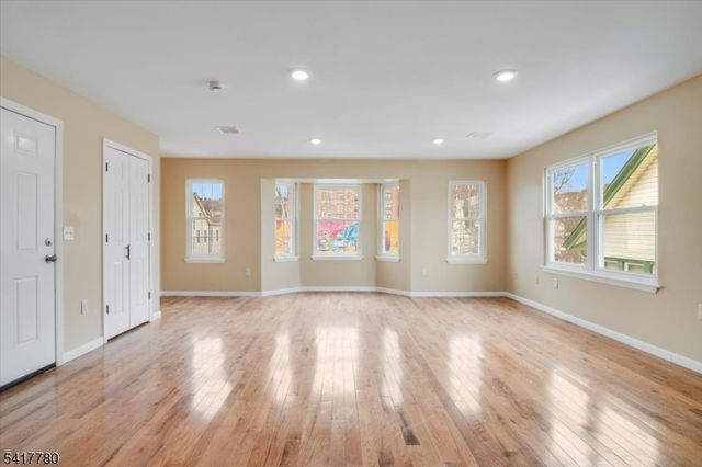 150 N Munn Ave, East Orange City, NJ 07017