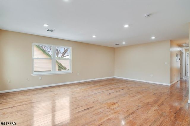 150 N Munn Ave, East Orange City, NJ 07017