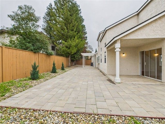 10781 N Windham Bay Circle, Fresno, CA 93730