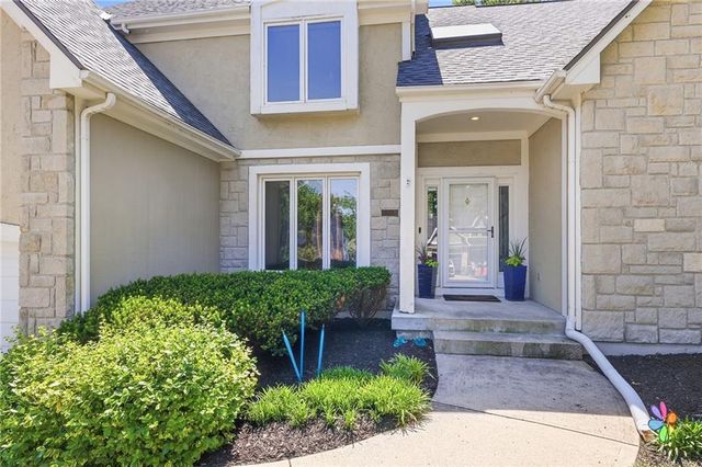 8001 Darnell Lane, Lenexa, KS 66215