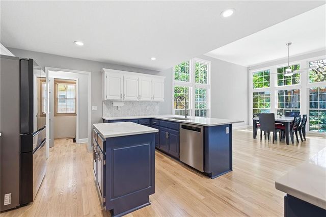 8001 Darnell Lane, Lenexa, KS 66215
