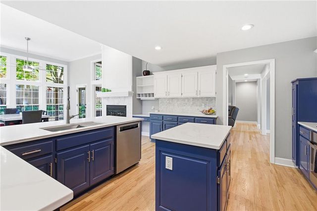 8001 Darnell Lane, Lenexa, KS 66215