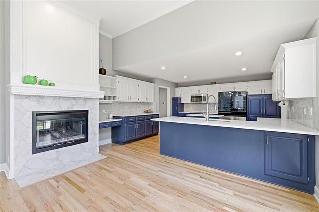 8001 Darnell Lane, Lenexa, KS 66215
