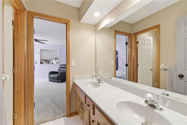 8001 Darnell Lane, Lenexa, KS 66215