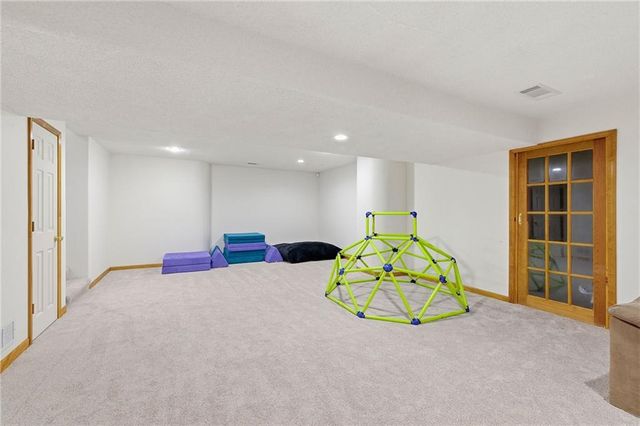 8001 Darnell Lane, Lenexa, KS 66215
