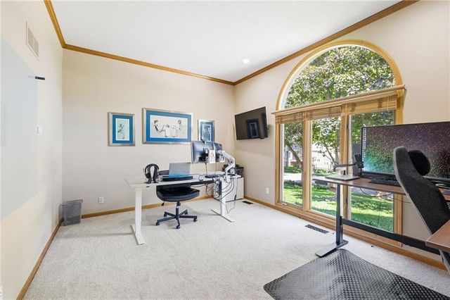 8001 Darnell Lane, Lenexa, KS 66215