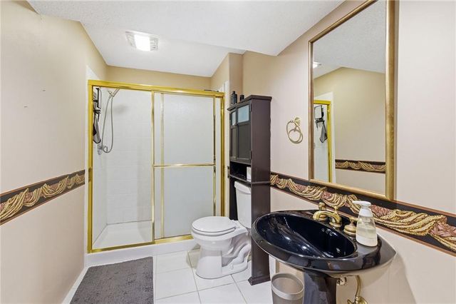 8001 Darnell Lane, Lenexa, KS 66215