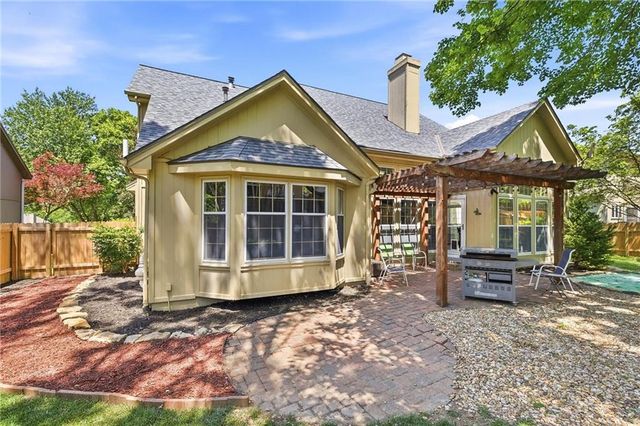 8001 Darnell Lane, Lenexa, KS 66215