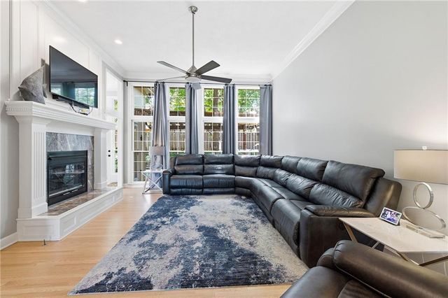 8001 Darnell Lane, Lenexa, KS 66215
