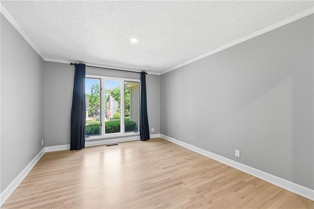 8001 Darnell Lane, Lenexa, KS 66215