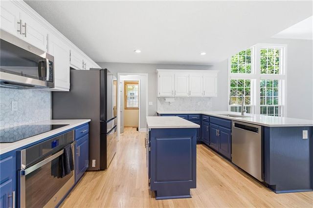 8001 Darnell Lane, Lenexa, KS 66215