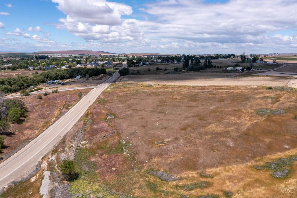6445 Baseline, Melba, ID 83641