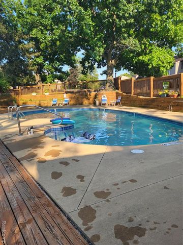 855 Cliffs Drive 303C, Ypsilanti, MI 48198