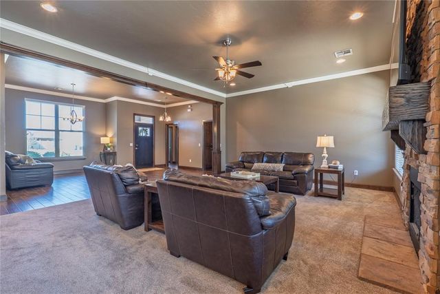 2715 Woodlawn Court, Shawnee, OK 74804