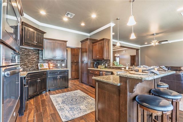 2715 Woodlawn Court, Shawnee, OK 74804