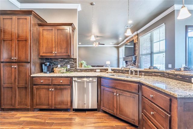 2715 Woodlawn Court, Shawnee, OK 74804