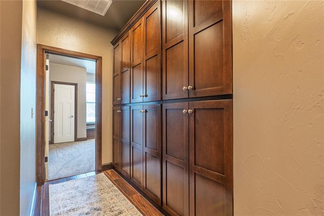 2715 Woodlawn Court, Shawnee, OK 74804