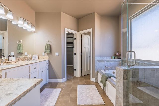 2715 Woodlawn Court, Shawnee, OK 74804