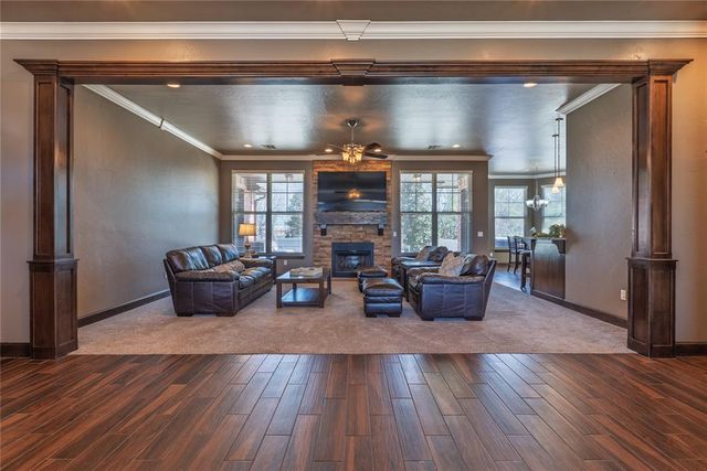 2715 Woodlawn Court, Shawnee, OK 74804