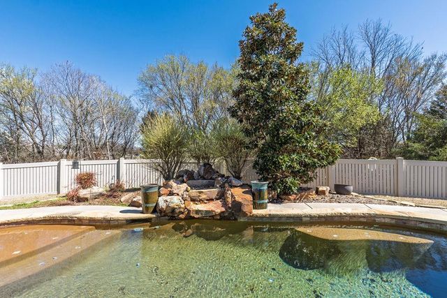 2715 Woodlawn Court, Shawnee, OK 74804