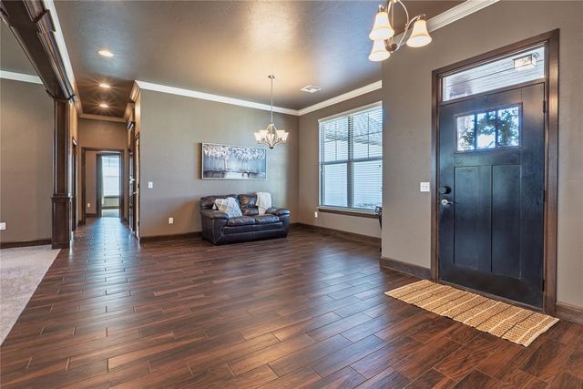 2715 Woodlawn Court, Shawnee, OK 74804