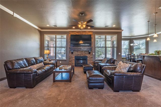 2715 Woodlawn Court, Shawnee, OK 74804