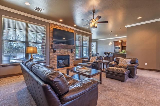 2715 Woodlawn Court, Shawnee, OK 74804