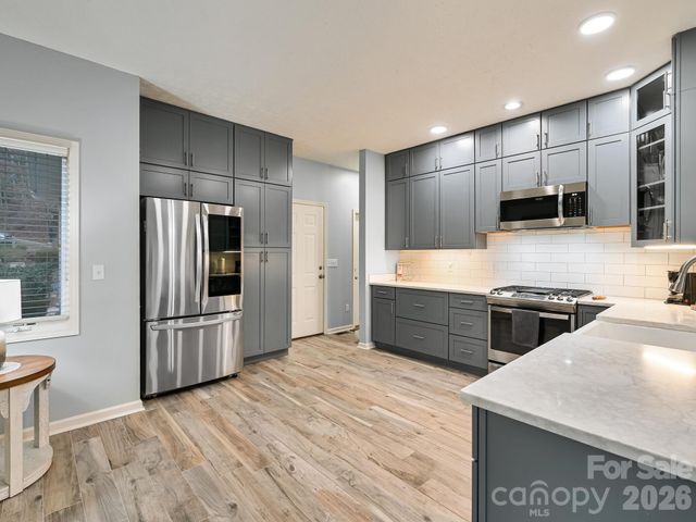 2208 E Cumming Woods Lane, Hendersonville, NC 28739