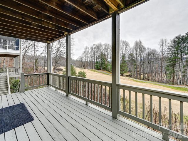 2208 E Cumming Woods Lane, Hendersonville, NC 28739