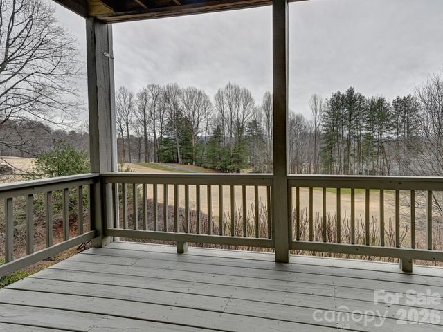 2208 E Cumming Woods Lane, Hendersonville, NC 28739