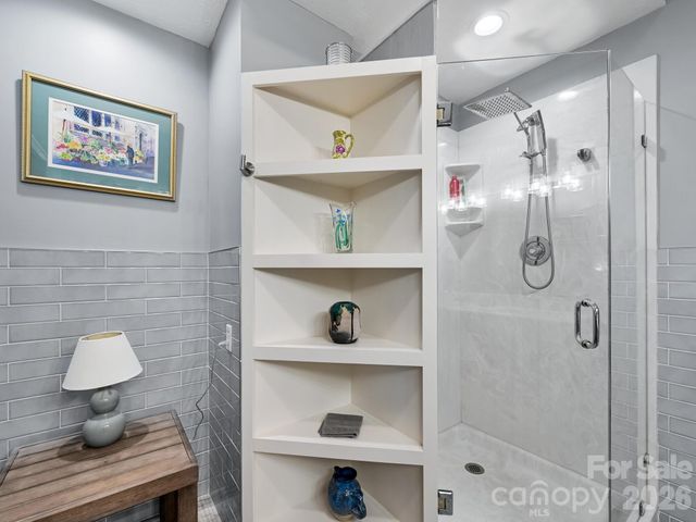 2208 E Cumming Woods Lane, Hendersonville, NC 28739