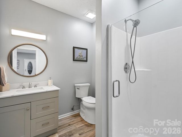 2208 E Cumming Woods Lane, Hendersonville, NC 28739