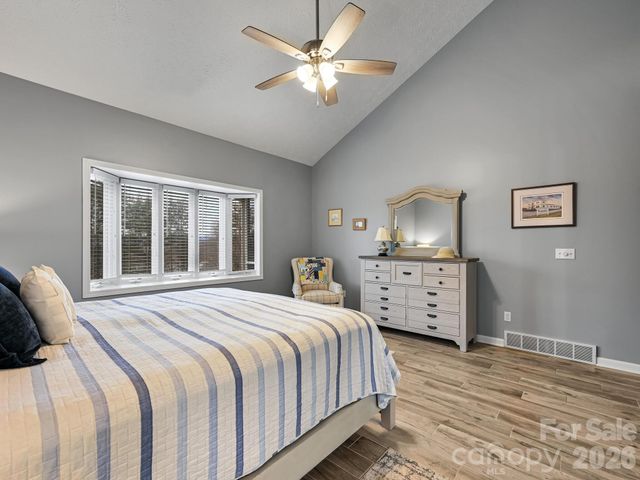 2208 E Cumming Woods Lane, Hendersonville, NC 28739