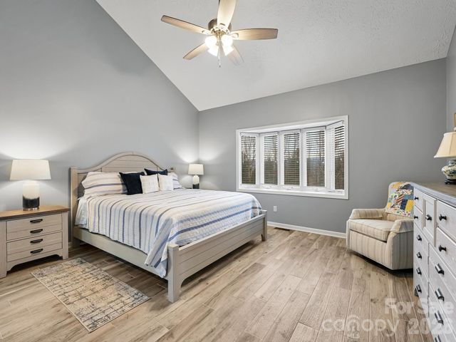 2208 E Cumming Woods Lane, Hendersonville, NC 28739