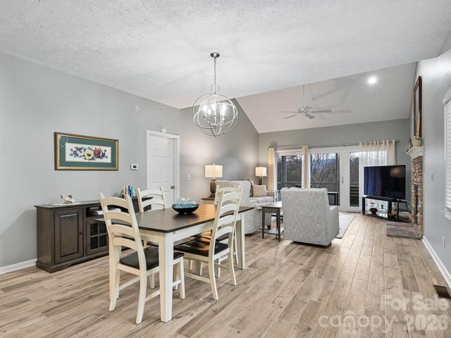 2208 E Cumming Woods Lane, Hendersonville, NC 28739