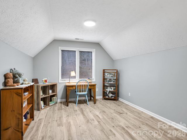 2208 E Cumming Woods Lane, Hendersonville, NC 28739