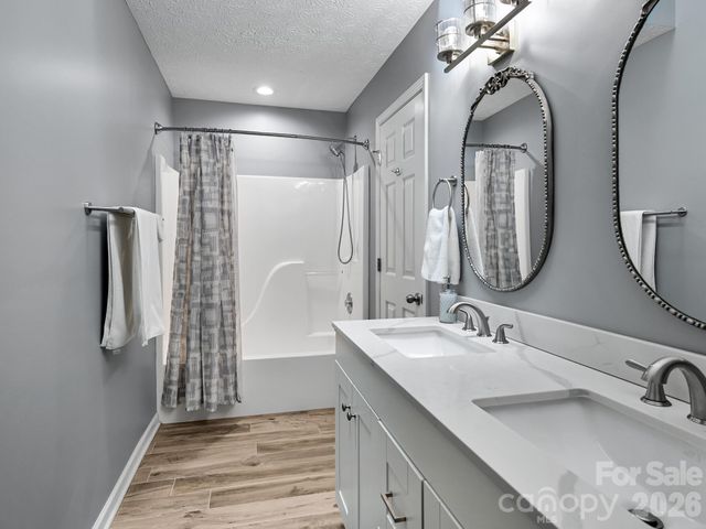 2208 E Cumming Woods Lane, Hendersonville, NC 28739