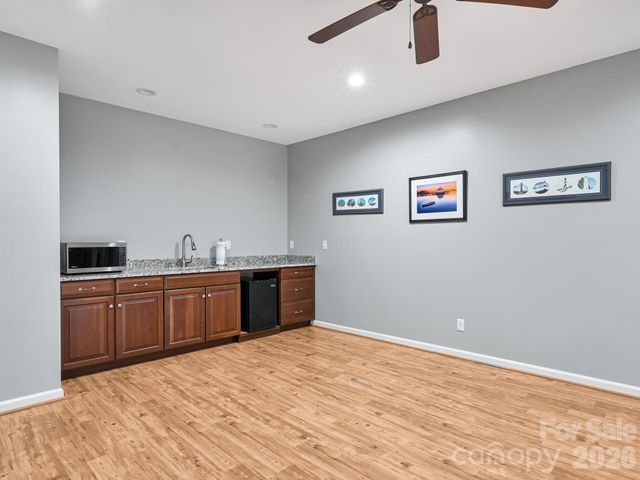 2208 E Cumming Woods Lane, Hendersonville, NC 28739