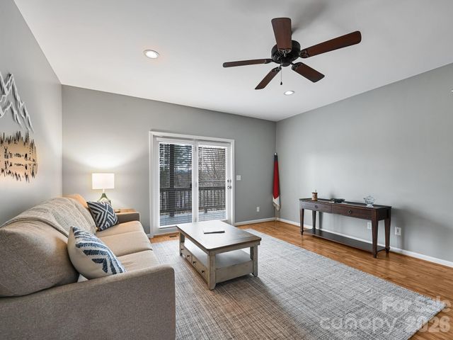 2208 E Cumming Woods Lane, Hendersonville, NC 28739